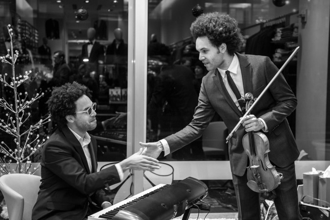 Jazz players Scott and Tony Tixier  perform at the SAYKI grand opening and holiday cocktail event at their first store in New York on Dec. 15, 2016. (Benjamin Chasteen/Epoch Times)