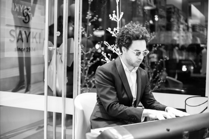 Jazz players Scott and Tony Tixier  perform at the SAYKI grand opening and holiday cocktail event at their first store in New York on Dec. 15, 2016. (Benjamin Chasteen/Epoch Times)