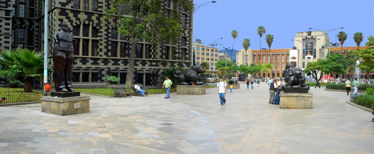 Plaza Botero in Medellín, dotted with sculptures by Fernando Botero, with the Museum of Antioquia in the background. (Scabredon/Wikimedia Commons)