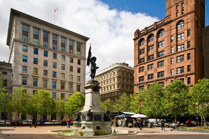 Place d'Armes in downtown Montreal. (Tourisme Montréal, Mario Melillo)