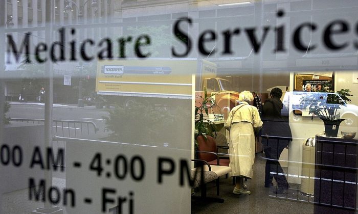 Seniors rush to register for the Medicare Part D plan before deadline on May 15, 2006 in New York City. (Spencer Platt/Getty Images)