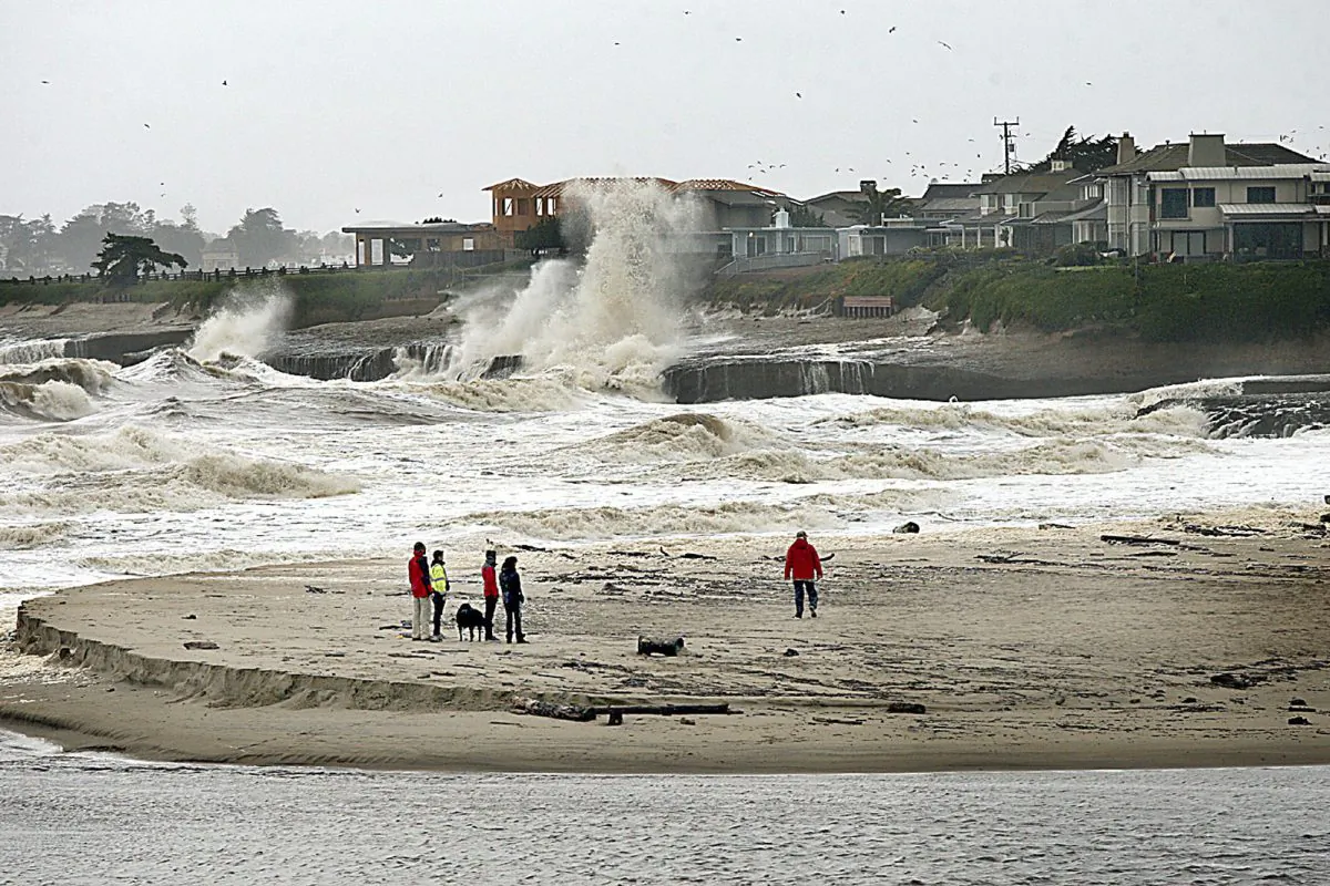 Roiling storm waves pound the rock ledge of Santa Maria Cliffs a few hours before high tide on Jan. 8, 2017. (Dan Coyro/The Santa Cruz Sentinel via AP)
