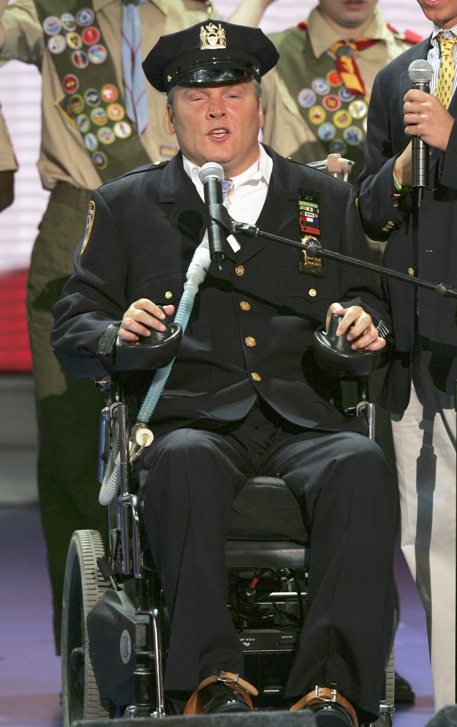 New York Police Officer Steven McDonald recites the Pledge of Allegiance before the morning session of the Republican National Convention at Madison Square Garden in New York, on Aug. 30, 2004. (AP Photo/J. Scott Applewhite)