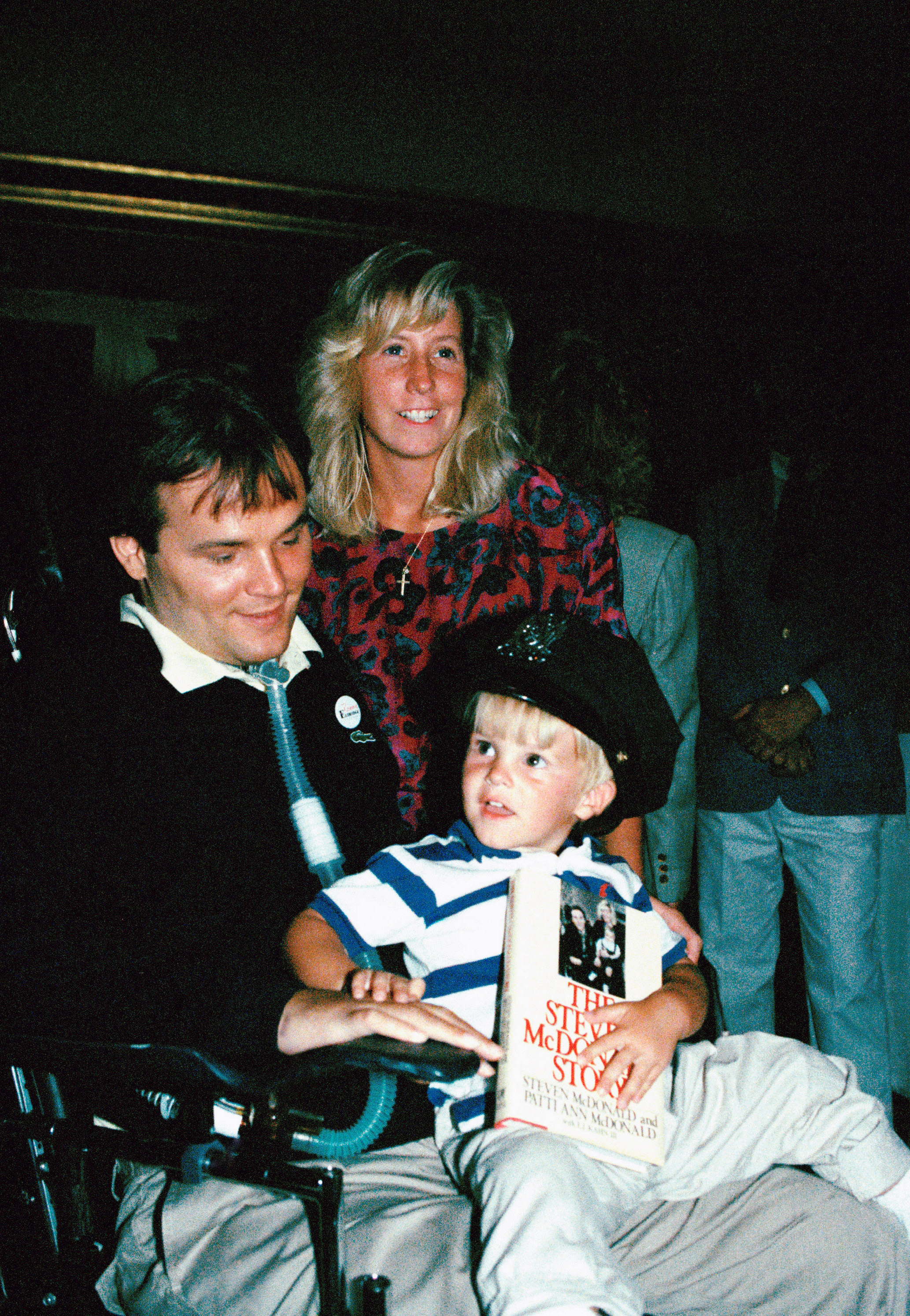 New York police detective Steven McDonald (L) with his wife Patti Ann and his son, Conor, at a party in New York on July 11, 1989. (AP Photo/Susan Ragan, File)