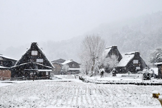 Figure 7 Shirakawa-go is scattered with traditional farmhouses called gassho-zukuri.(Sun Mingguo/Epoch Times)