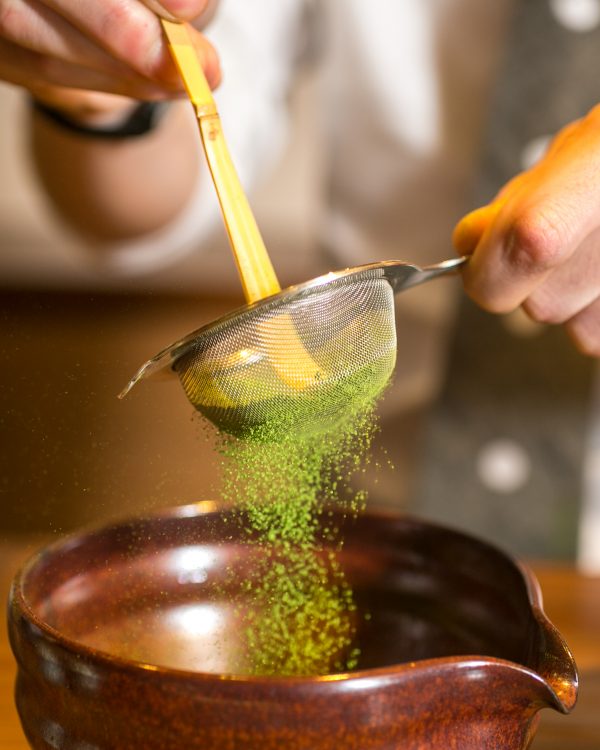 Sifting matcha powder at Ippodo in Manhattan. (Benjamin Chasteen/Epoch Times)