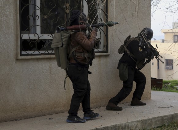 Iraqi special forces fight against Islamic State militants to regain control of Mosul University, in the eastern side of Mosul, Iraq on Jan. 14, 2017. (AP Photo/ Khalid Mohammed)