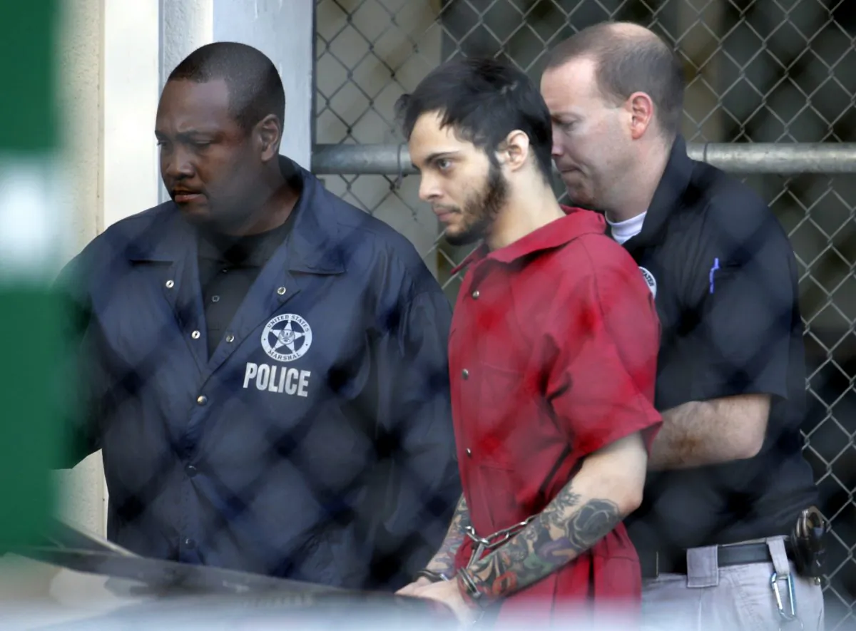 Esteban Santiago (C) leaves the Broward County jail for a hearing in federal court in Fort Lauderdale, Fla. on Jan. 17, 2017. (AP Photo/Lynne Sladky)