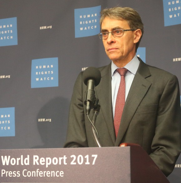 Human Rights Executive Director Kenneth Roth introduces the