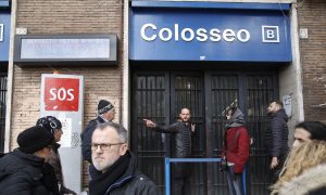 3 Quakes Shake Italy, Isolating Towns Blanketed Under Snow