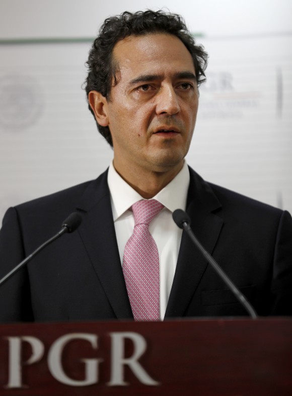 Deputy Attorney General Alberto Elias Beltran speaks to the press about the extradition of drug lord Joaquin "El Chapo" Guzman to the U.S. in Mexico City on Jan. 19, 2017. (AP Photo/Eduardo Verdugo)