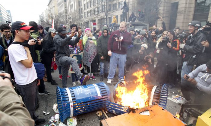 Federal Prosecutors Many Arrested Inauguration Protesters Face Felony Rioting Charges The 