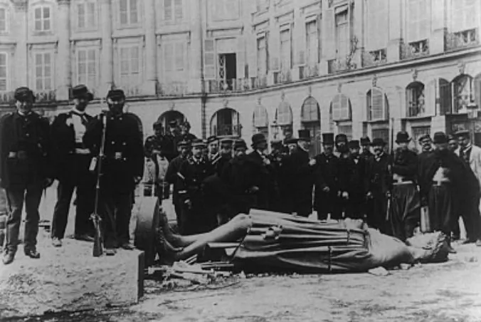 The toppled column of Napoleon I at the Place Vendôme during the Paris Commune in 1871. (Andre Adolphe Eugene Disderi/public domain)