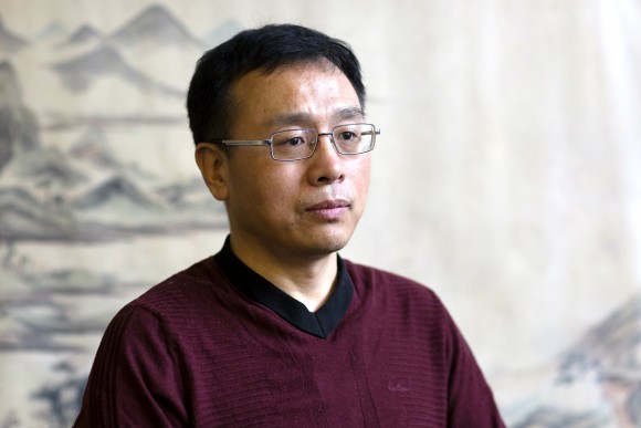 Li Zhenjun shares his story of persecution in China in Manhattan, New York, on Jan. 2, 2017. (Samira Bouaou/Epoch Times)