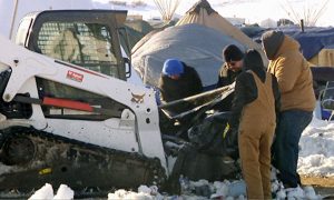 Senator: Army Corps Told to Approve Dakota Pipeline Easement