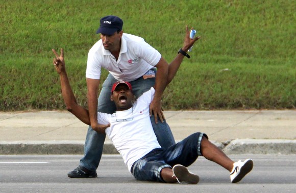 A Cuban dissident is arrested during a visit of Pope Francis in Havana on Sept. 20, 2015. (JORGE BELTRAN/AFP/Getty Images)
