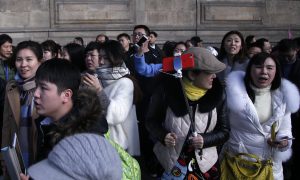 Soldiers Thwart Attack on Louvre, Tourists Held in Lockdown