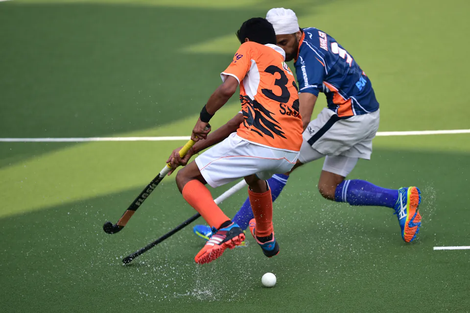Intense play between SSSC-A (Orange) and Khalsa-A during their HKHA Premier-A Division match at King’s Park on Sunday Feb 5. Khalsa hit back from 3-1 down at half time to win the match 4-3. (Bill Cox/Epoch Times).