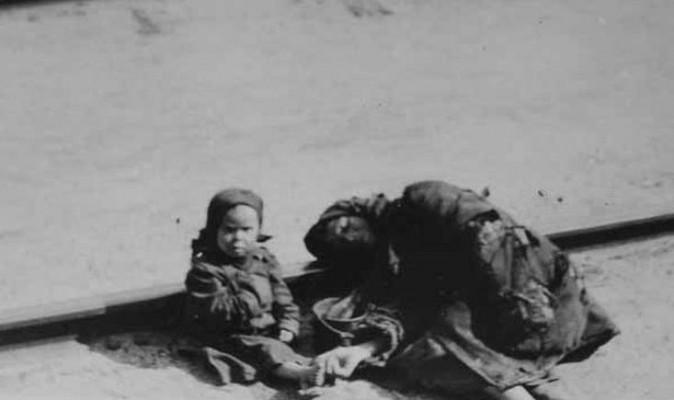 Victims of the famine, 1922. From: Exhibition on America's Humanitarian Aid to Soviet Russia during the Famine of 1921-1923 (Public Domain)