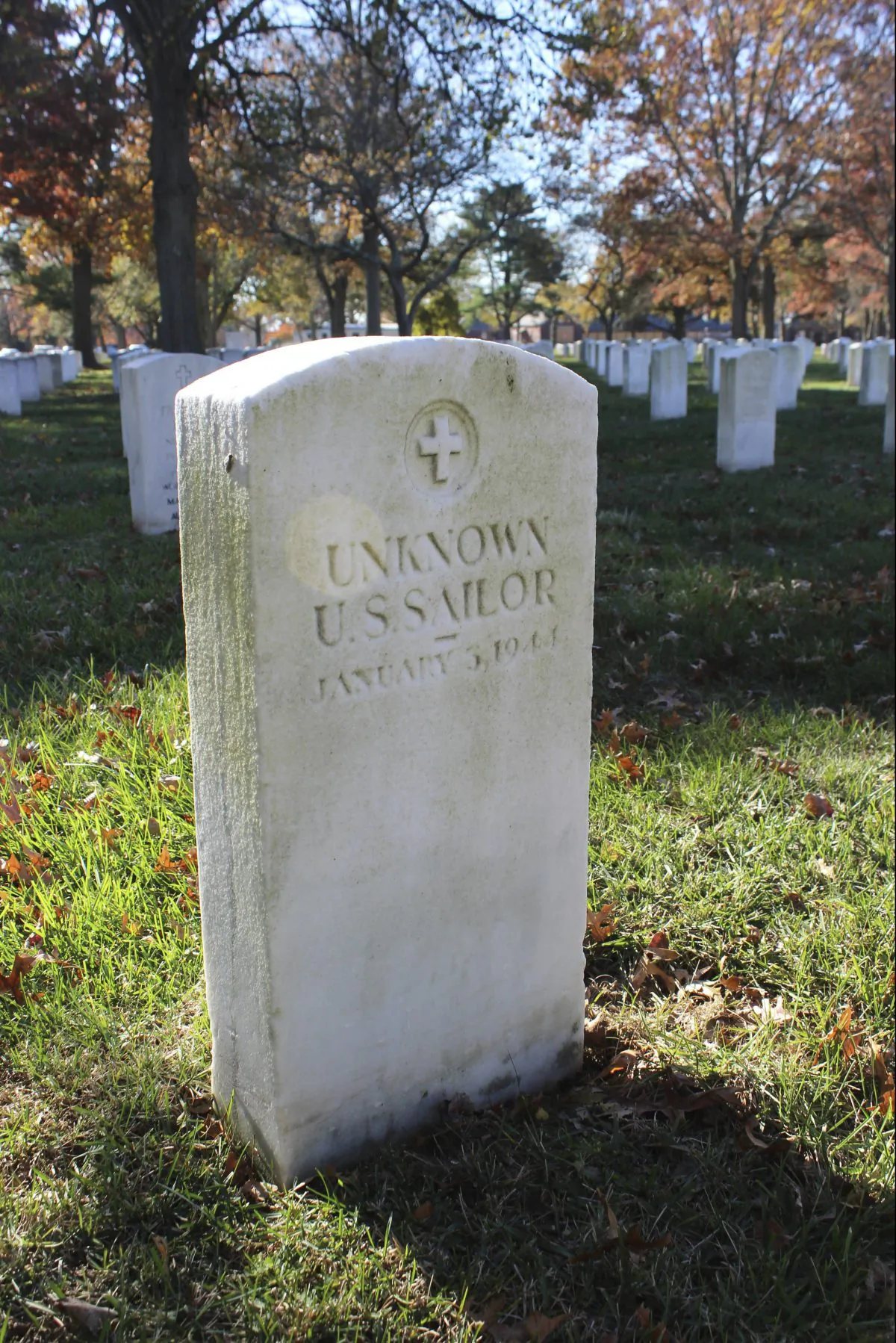 A gravestone with the inscription UNKNOWN U.S. SAILOR at Long Island National Cemetery in Farmingdale, N.Y. (Frank Eltman/AP Photo)
