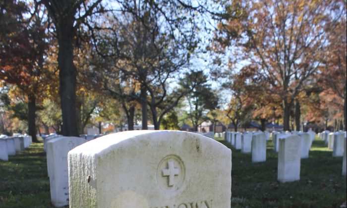 A gravestone with the inscription UNKNOWN U.S. SAILOR at Long Island National Cemetery in Farmingdale, N.Y. (Frank Eltman/AP Photo)