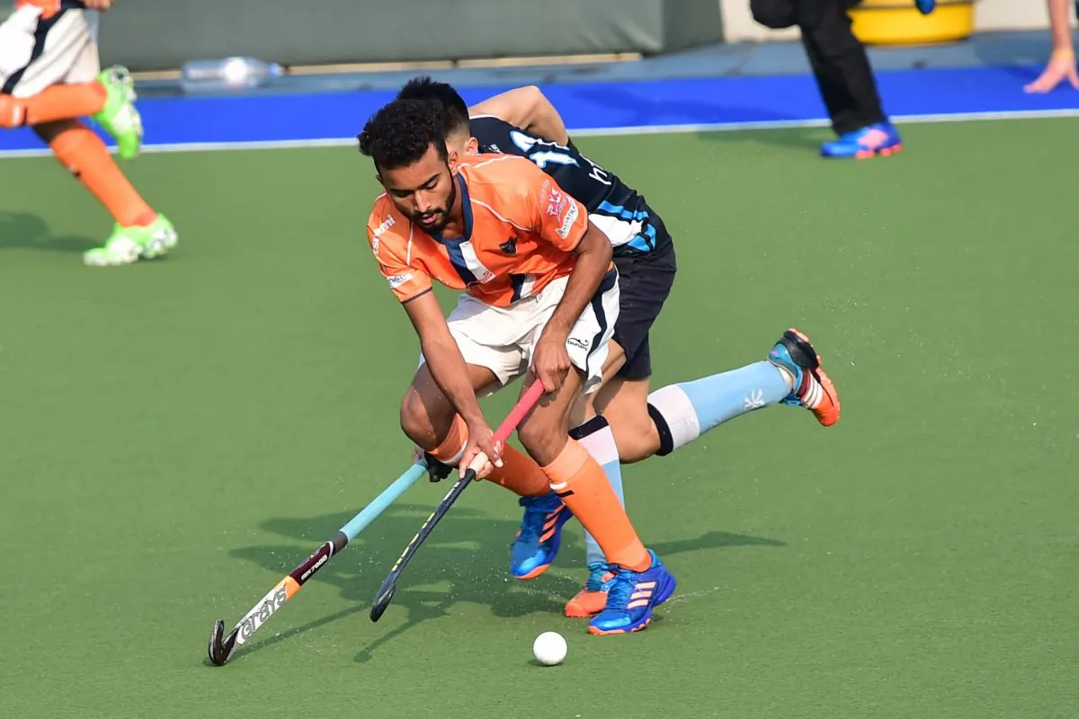 Khalsa’s Sukhjeet Singh displayed amazing skills and agility during their match against HKFC at King’s Park on Sunday Feb 12, 2017. (Bill Cox/Epoch Times).
