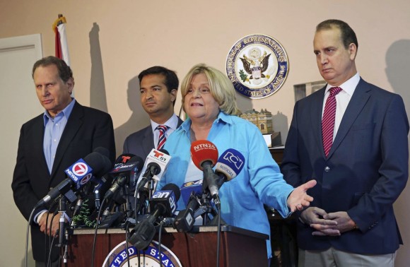 (L-R) Former Congressman Lincoln Diaz-Balart, Congressman Carlos Curbelo, Congresswoman Ileana Ros-Lehtinen and Congressman Mario Diaz-Balart hold a news conference in Miami on Nov. 26, 2016. (C.M. Guerrero/El Nuevo Herald via AP, File)