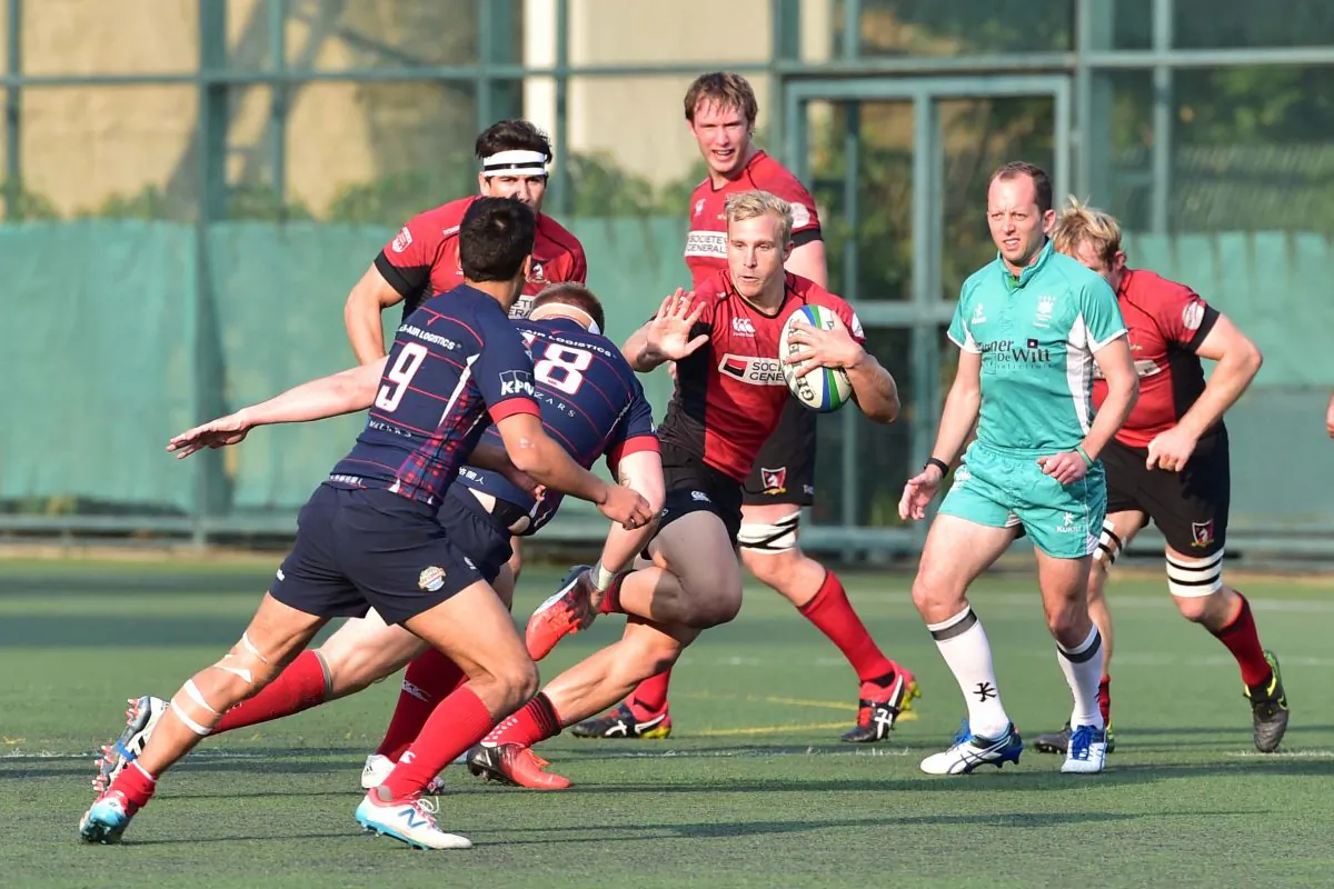 Societe Generale Valley’s Max Woodward surges forward with good
support during their match against Bloomberg Hong Kong Scottish at The Rock last Saturday Feb 11, 2017 in their HKRFU Premiership league match. Valley won the match 29-3. (Bill Cox/Epoch Times)