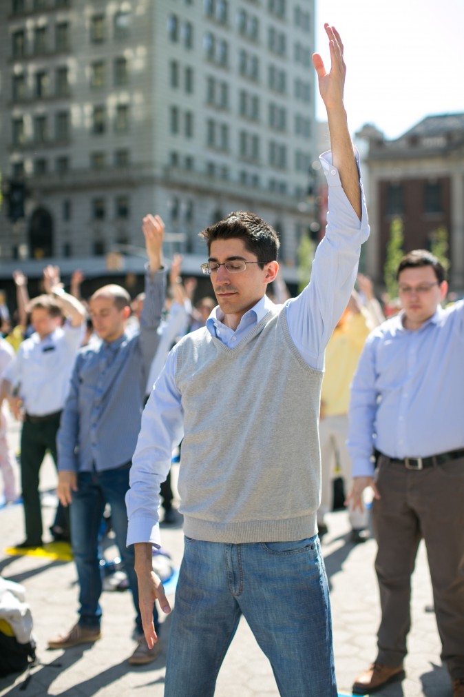People practice the Falun Gong meditation in New York. (Benjamin Chasteen/Epoch Times)