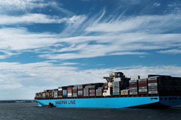 A fully loaded cargo ship heads into New York Harbor on Aug. 17, 2016. (Spencer Platt/Getty Images)