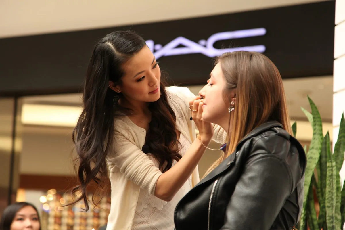 Youtuber and makeup artist Jen Chae demonstrates makeup techniques during at Westfield Valley Fair in Santa Clara, California on Mar. 4, 2017. (Kelly Sullivan/Getty Images)