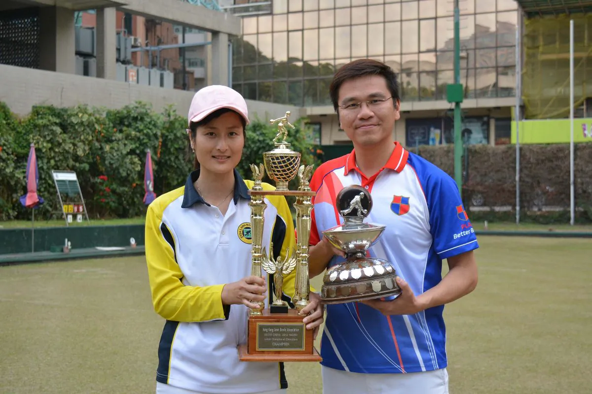 Tony Cheung from Kowloon Bowling Green Club (right) and Cheryl Chan of Shatin Sports Association became winners at the National Champion of Champions Singles played at Kowloon Bowling Green Club last Sunday, March 5, 2017. (Stephanie Worth)