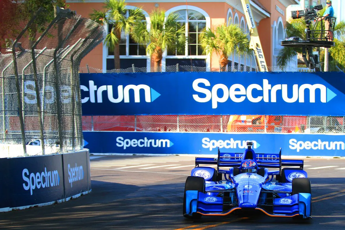 Scott Dixon in the #9 Ganassi Dallara-Honda set the quickest lap of the second practice session for the IndyCar St. Pete Grand Prix, March 10, 2017. (Chris Jasurek/Epoch Times)