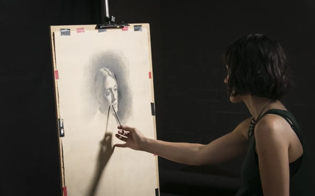 Amaya Gurpide draws in her studio at The Florence Academy of Art–U.S. branch in Jersey City on August 1, 2016. (Samira Bouaou/The Epoch Times)