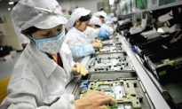 Foxconn Workers Leave for Four Months