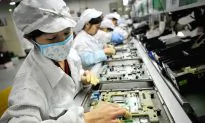 Apple Supplier Foxconn Signals Revenue Decline in 2022