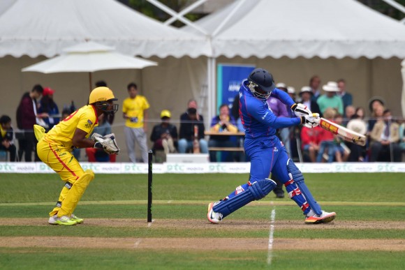 Dwayne Smith of Kowloon Cantons hits to leg during the final of the T20 Blitz against City Kaitak in Hong Kong on Sunday March 12, 2017. (Bill Cox/Epoch Times)