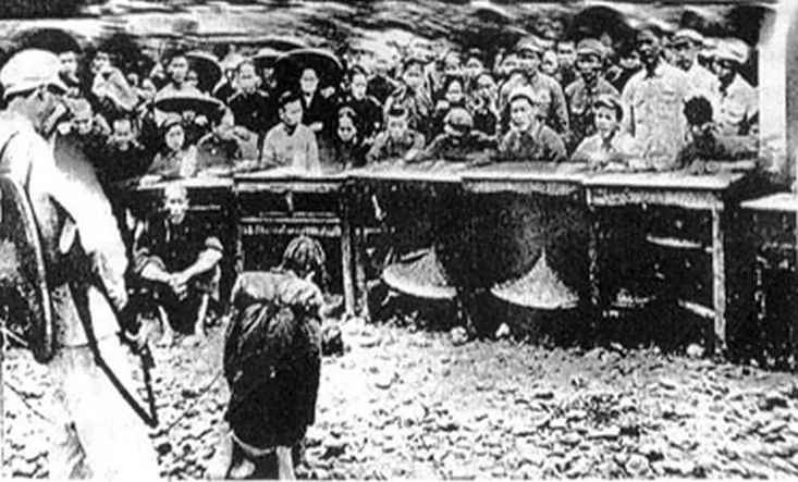 ‘People’s Courts’ were held in which peasants were encouraged to accuse the landlords; sometimes, this resulted in immediate executions (Public Domain)