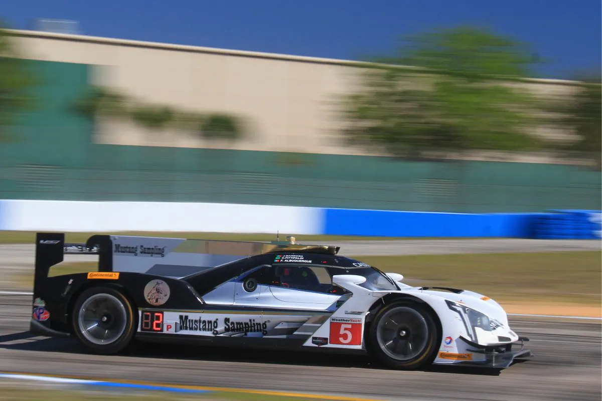 The #5 Mustang Sampling Cadillac DPi V.R leads the 2017 IMSA WeatherTech Sporstcar Championship Mobil 1 Twelve Hours of Sebring after four hours of racing, March 18. (Chris Jasurek/Epoch Tines)