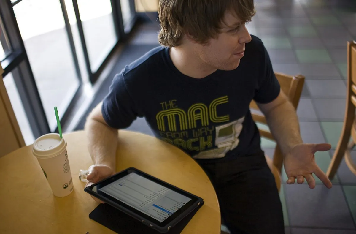 A consumer browses the web on his iPad at a Starbucks Coffee location in Fort Worth, Texas. (Tom Pennington/Getty Images)