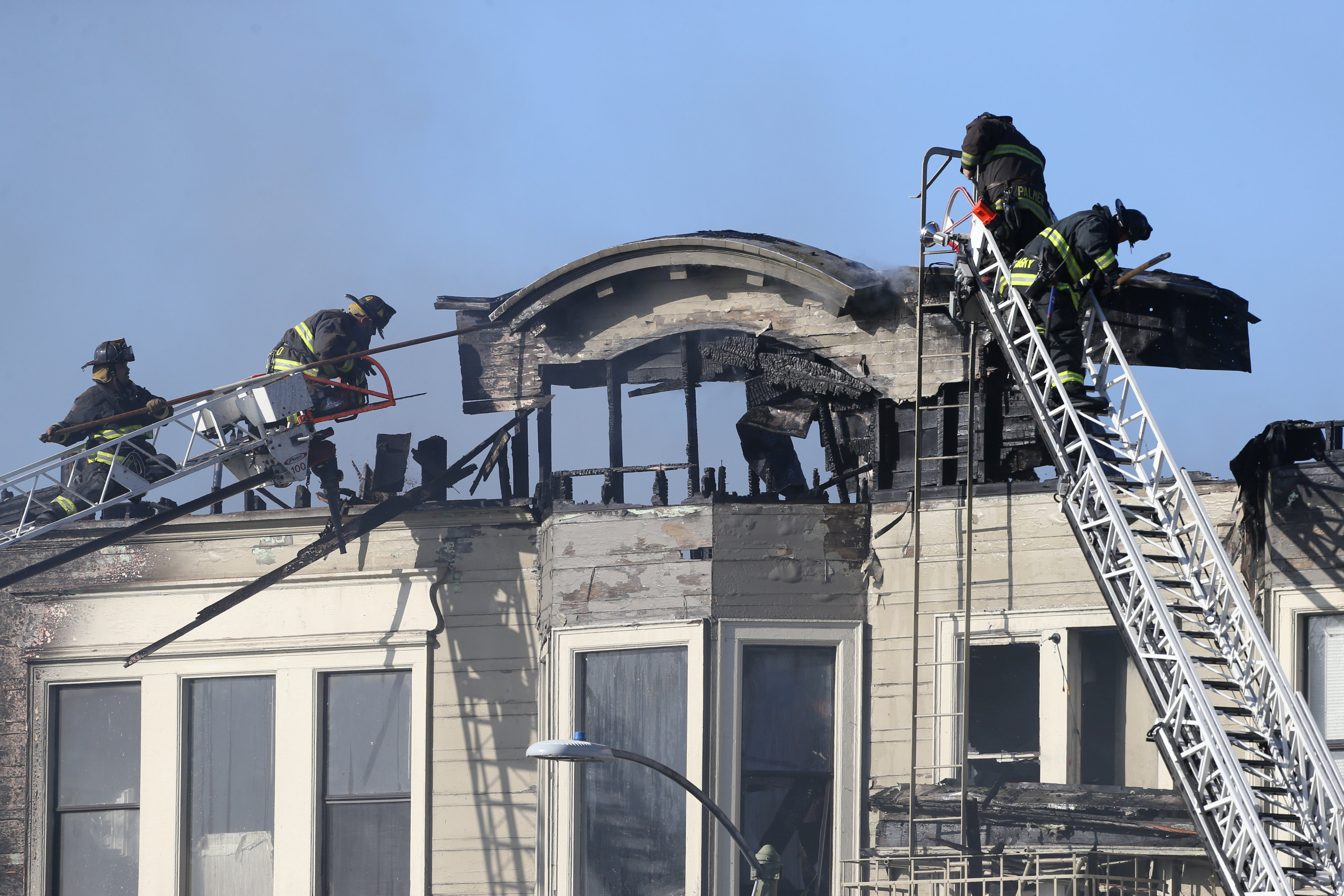 Firefighters battle a four-alarm blaze in a three-story apartment building in Oakland, California, U.S. March 27, 2017. (REUTERS/Beck Diefenbach)