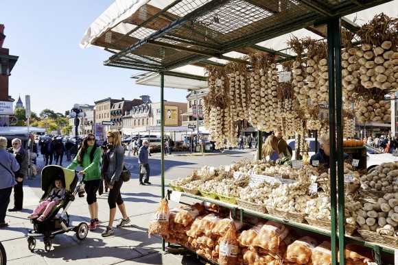 A stand at the ByWard Market in Ottawa. (Ottawa Tourism)