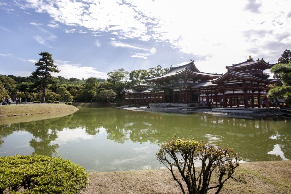 The majestic Phoenix Hall inside Byodoin Temple. (Annie Wu/Epoch Times)