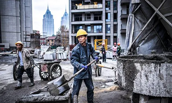 Chinese State-Owned Enterprises Withholding Salaries, Asking for Bonuses to be Returned, Worker Says