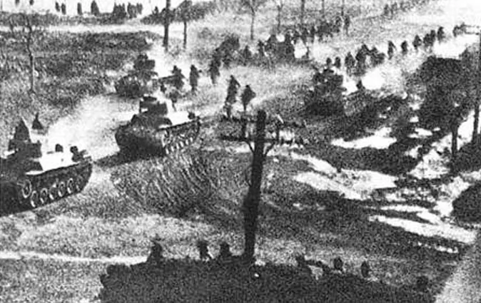 Communist troops in the Chinese civil war. Here, tanks of the People's Liberation Army participate in the Liaoshen Campaign, which brought the city of Changchun under siege in 1948. (Public Domain)