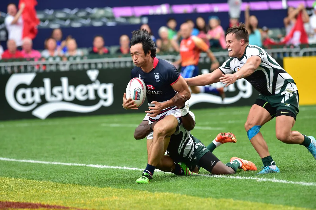 Hong Kong’s Salom Yiu Kam-shing scores against Zimbabwe in the 2016 Cathay Pacific/HSBC Sevens.  In their Pool matches this year (2017) Hong Kong will compete with Chile, Sri Lanka and Namibia. Assuming Ihey get through the Pool  phase, they are likely to  meet tough opposition from Papua New Guinea,  Germany or Spain. (Bill Cox/Epoch Times)