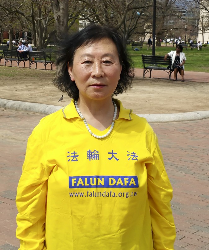 Yu Zhenjie of Flushing, New York, opposite the White House on April 4, 2017. (Stephen Gregory/Epoch Times)