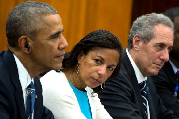 Susan Rice (C) looks on as Former President Barack Obama (L) and US Trade Representative Michael Froman (R) meet with Vietnam's Prime Minister Nguyen Xuan Phuc in Hanoi on May 23, 2016.