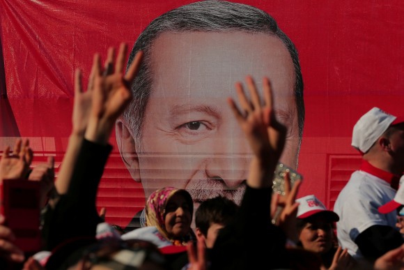 Supporters listen to the speech by Turkish President Tayyip Erdogan during a rally for the upcoming referendum in Istanbul, Turkey, April 15, 2017. (REUTERS/Huseyin Aldemir)