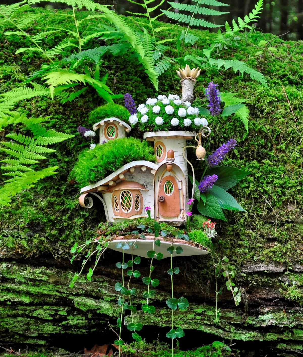 Victorian Mossy Cottage (Courtesy of Sally J. Smith)